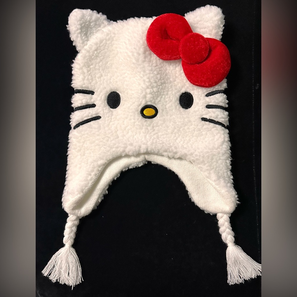 Hello Kitty beanie with tassels